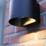 In-lite HALO DOWN 100-230V – dimbare ronde netspanningswandlamp met neerlicht