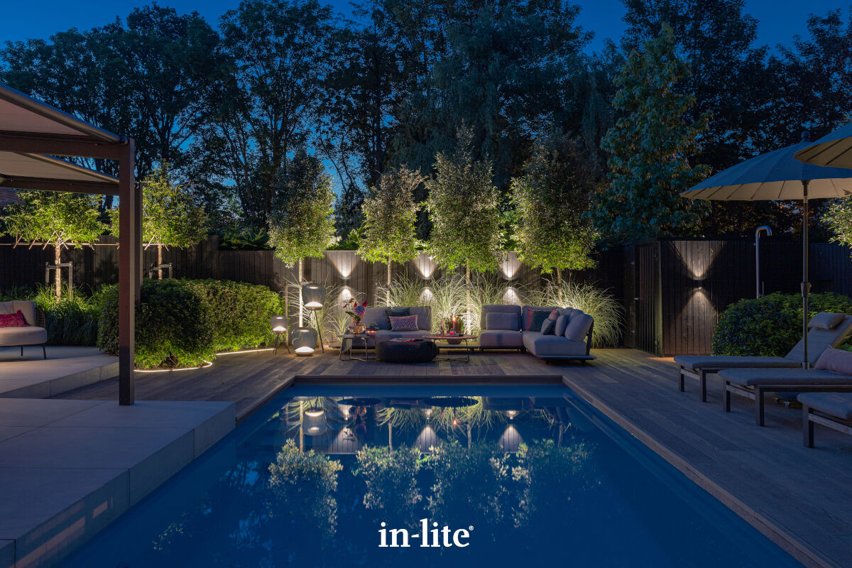 in-lite-voque-big-voque-zwembad-loungehoek-sfeerbeeld-01.jpg in-lite Luxe tuin starterset 7 lichtpunten - Image 1